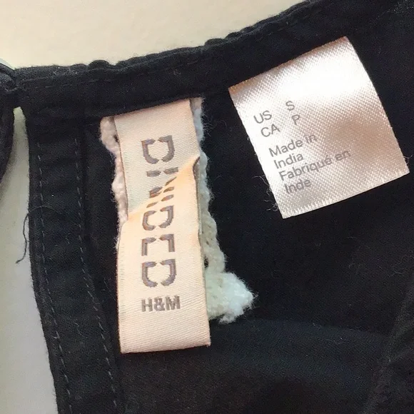 H&M eyelet top - Picture 2 of 3